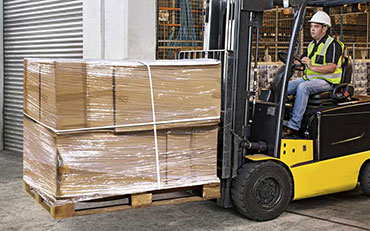 Transportverpackungen-Staplerfahrer-370x231 Transportverpackungen-Staplerfahrer-370x231