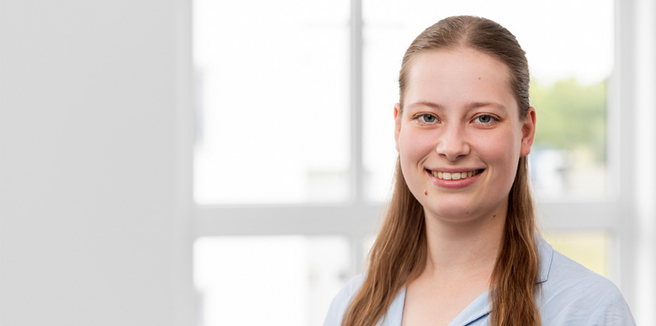 Elvira_Brittinger_blanc__925x460_