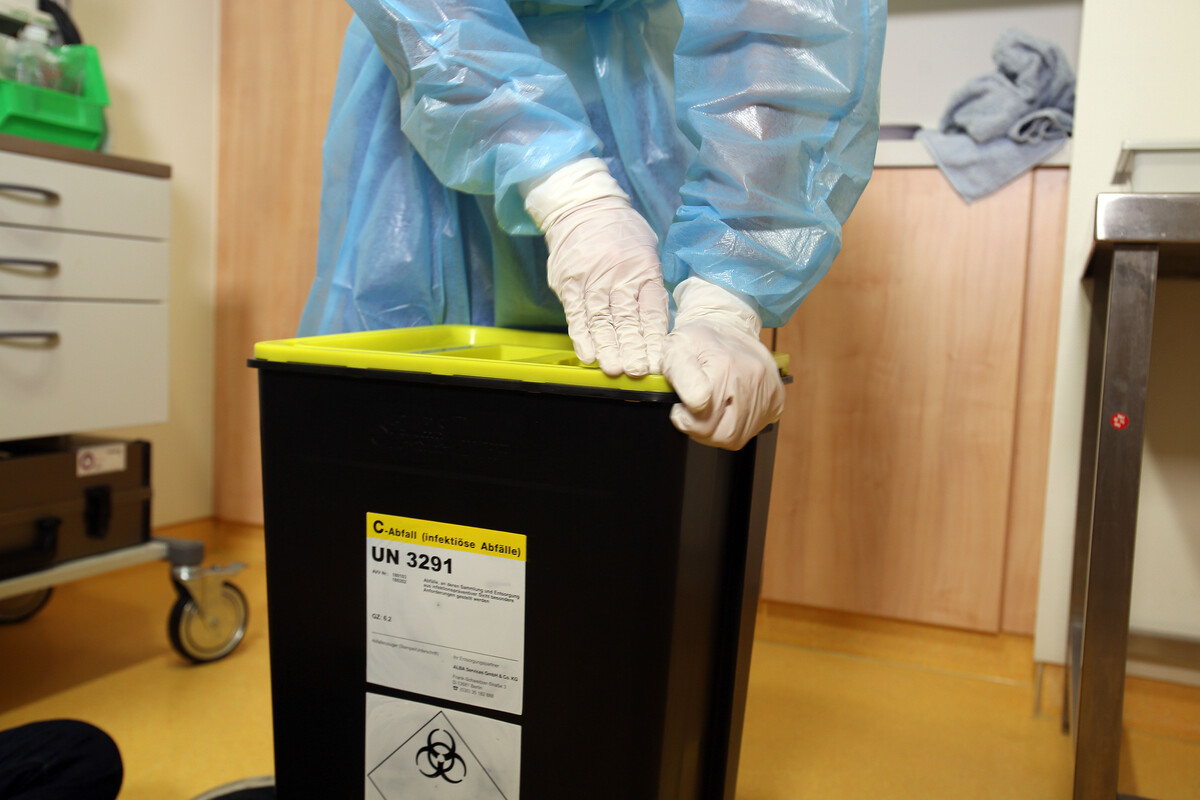 csm_abfallentsorgung-krankenhaus-infektioeser-abfall-behaelter_419ba2a50e