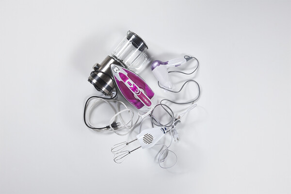 Umweltfreundliche Entsorgung von Elektroaltgeräten Haushaltsgeräte (z.B. Bügeleisen, Mixer und Föhne) richtig entsorgen