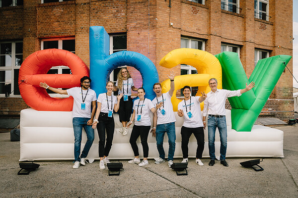 csm_220907_Interzero-Team%40_Ebay_open-800x533_a3d8ae3686